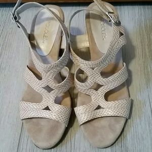 Brown print dress shoes